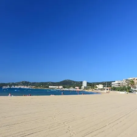 Apartment Le Lavandou, 9 Pieces, 4 Personnes - Fr-1-251-668 *